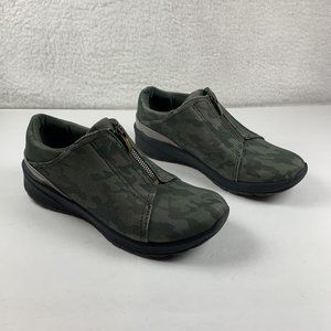 Bzees Glade H9239F1300 Washable Zip-Front Shoes Women 9.5M Green/Taupe Camo 7931